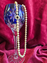 Load image into Gallery viewer, Cultured Pearl Necklace with 9kt Garnet &amp; White Pearl Clasp –42507
