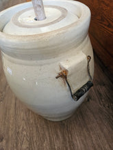 Load image into Gallery viewer, Medalta 5 Gallon Butter Churn with Original Wooden Dasher #42505
