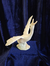 Load image into Gallery viewer, Lladro Goose #42507
