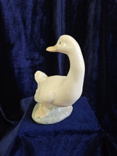 Load image into Gallery viewer, Nao Goose– Head Turned Back 42507
