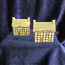 Load image into Gallery viewer, Wade England “Whimsey on Why” House  #42507
