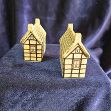 Load image into Gallery viewer, Wade England “Whimsey on Why” House  #42507
