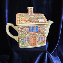 Load image into Gallery viewer, Sadler “17th Century Cottage&quot; Teapot #001
