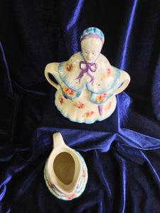 “Little Old Lady” Wood’s Sugar and Creamer Set #42508