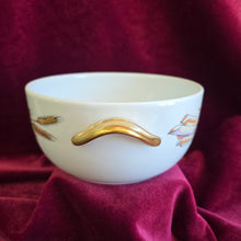 Load image into Gallery viewer, Royal Worcester Evesham Gold Round Casserole w/ Lid 42509
