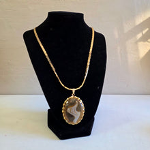 Load image into Gallery viewer, Agate Pendant Necklace on Chain 42510005
