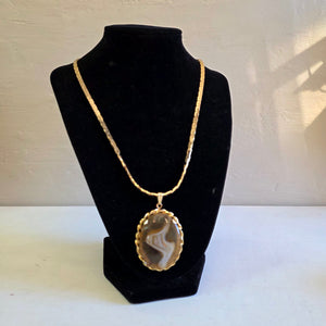 Agate Pendant Necklace on Chain 42510005