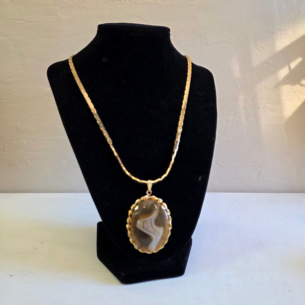 Agate Pendant Necklace on Chain 42510005