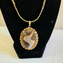 Load image into Gallery viewer, Agate Pendant Necklace on Chain 42510005
