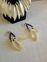 Load image into Gallery viewer, Mother of Pearl Shell Necklace and Earrings DP001
