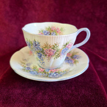 Load image into Gallery viewer, Royal Albert Blossom Time Series “Wisteria” 42510009
