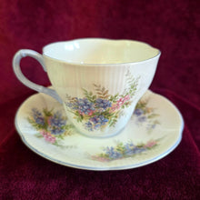 Load image into Gallery viewer, Royal Albert Blossom Time Series “Wisteria” 42510009
