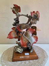 Load image into Gallery viewer, G. Armani Robin on Grape Vine 42210001
