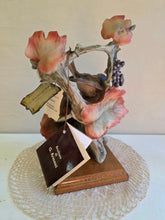 Load image into Gallery viewer, G. Armani Robin on Grape Vine 42210001
