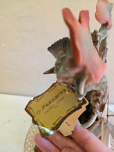 Load image into Gallery viewer, G. Armani Robin on Grape Vine 42210001
