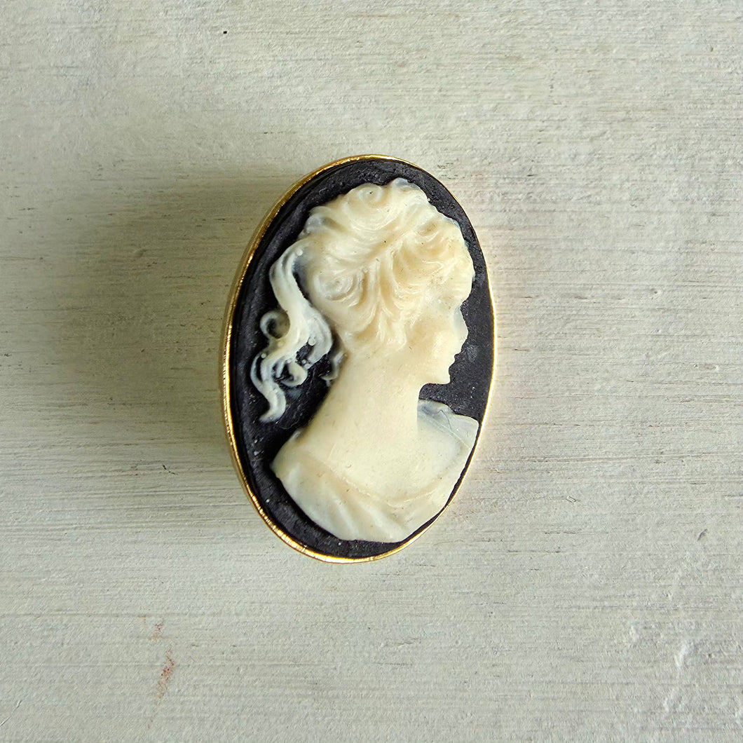 Black Cameo Brooch 024002
