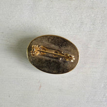 Load image into Gallery viewer, Black Cameo Brooch 024002

