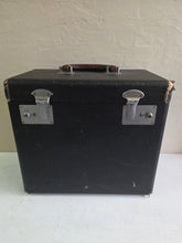 Load image into Gallery viewer, Singer Featherweight Model 221 033
