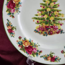 Load image into Gallery viewer, Royal Albert Holiday Classics Collection Old Country Roses Plate 42510
