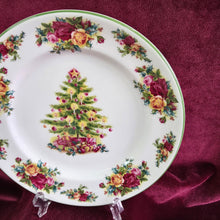 Load image into Gallery viewer, Royal Albert Holiday Classics Collection Old Country Roses Plate 42510
