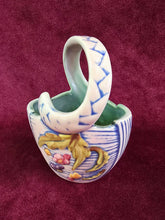 Load image into Gallery viewer, Hull Pottery T2 Blossom Flite Pattern Basket 032
