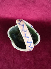 Load image into Gallery viewer, Hull Pottery T2 Blossom Flite Pattern Basket 032
