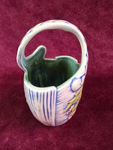 Load image into Gallery viewer, Hull Pottery T2 Blossom Flite Pattern Basket 032
