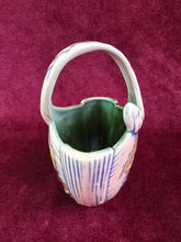 Load image into Gallery viewer, Hull Pottery T2 Blossom Flite Pattern Basket 032
