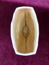 Load image into Gallery viewer, Hull Water Lily Vase 032
