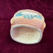 Load image into Gallery viewer, Hull Water Lily Vase 032
