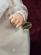 Load image into Gallery viewer, 035 Lee Middleton Doll - Reva Schick Original 25 55
