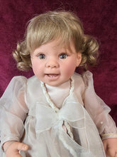 Load image into Gallery viewer, 035 Lee Middleton Doll - Reva Schick Original 25 55
