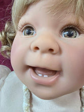 Load image into Gallery viewer, 035 Lee Middleton Doll - Reva Schick Original 25 55
