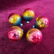 Load image into Gallery viewer, Vintage Ombre Christmas Ornaments 42510
