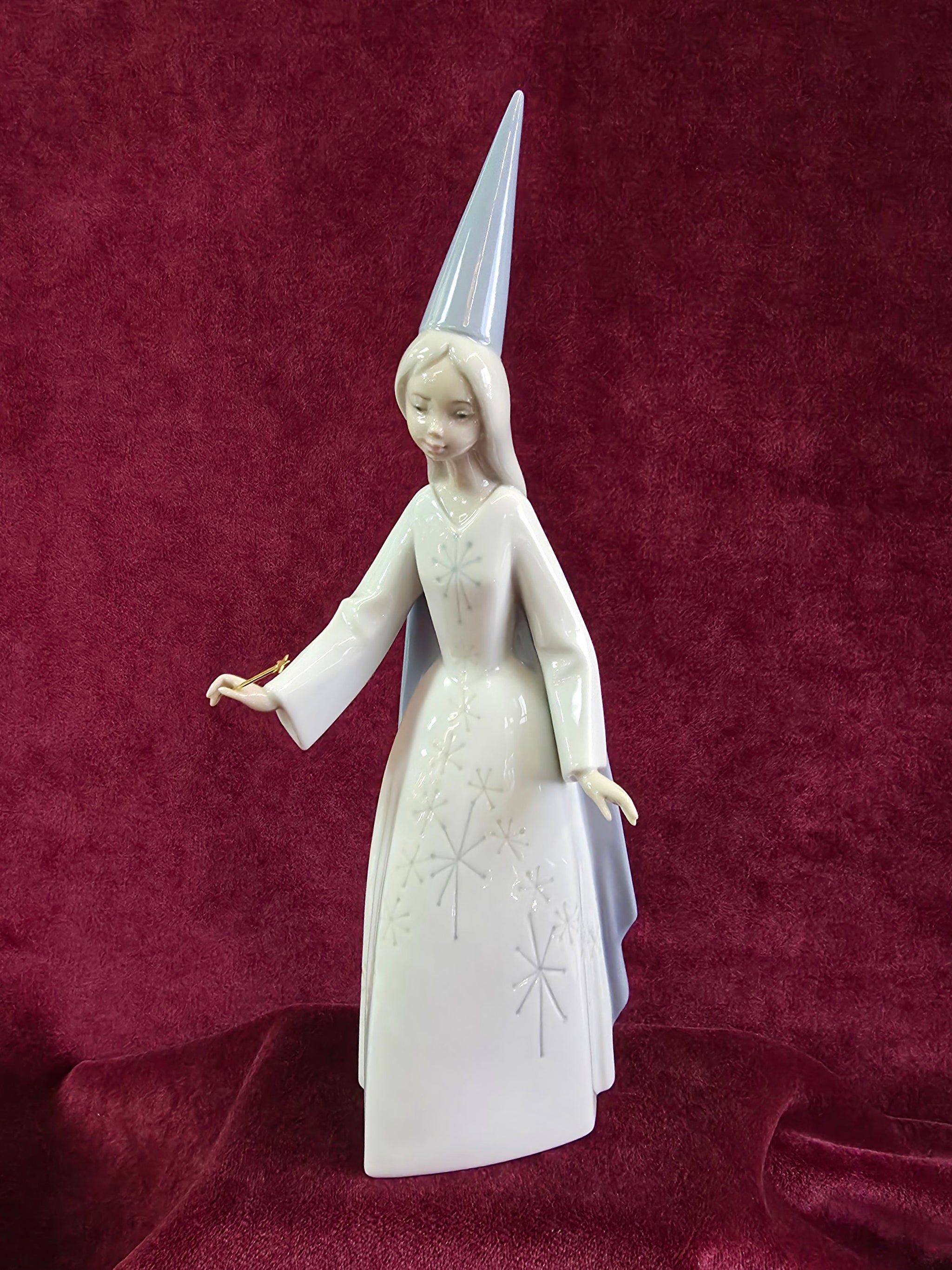 Lladro & Nao | Corby's Antiques & Collectibles