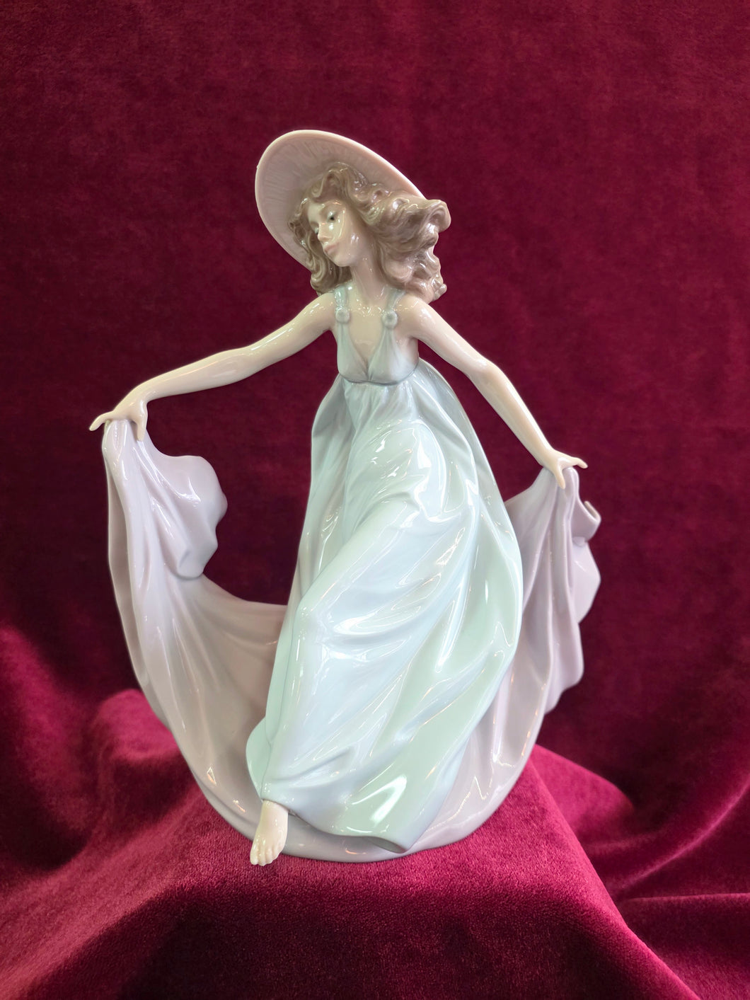 Lladro May Dance Figurine 036