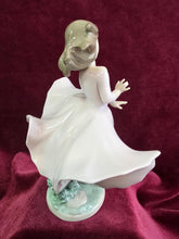 Load image into Gallery viewer, Lladro Joy of Life Figurine 036
