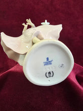 Load image into Gallery viewer, Lladro Joy of Life Figurine 036
