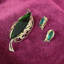 Load image into Gallery viewer, Continental Brooch &amp; Clip-on Earring Set 037
