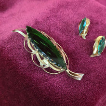 Load image into Gallery viewer, Continental Brooch &amp; Clip-on Earring Set 037
