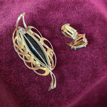Load image into Gallery viewer, Continental Brooch &amp; Clip-on Earring Set 037
