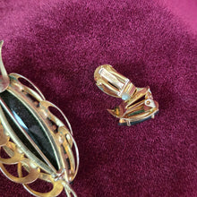 Load image into Gallery viewer, Continental Brooch &amp; Clip-on Earring Set 037
