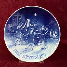Load image into Gallery viewer, Bing &amp; Grondahl Copenhagen Christmas Plates 42412
