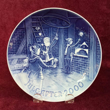 Load image into Gallery viewer, Bing &amp; Grondahl Copenhagen Christmas Plates 42412
