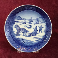 Load image into Gallery viewer, Bing &amp; Grondahl Copenhagen Christmas Plates 42412
