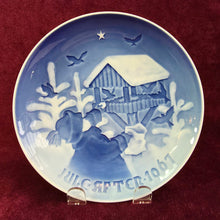 Load image into Gallery viewer, Bing &amp; Grondahl Copenhagen Christmas Plates 42412
