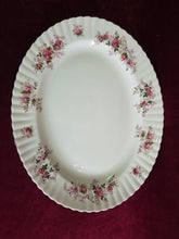 Load image into Gallery viewer, Royal Albert Lavender Rose Platter 4719
