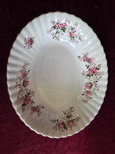 Load image into Gallery viewer, Royal Albert Lavender Rose Oval Vegetable Bowl
