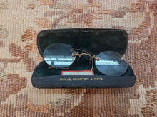 Load image into Gallery viewer, Antique Pince Nez Pinch Nose Reading Glasses. 42511
