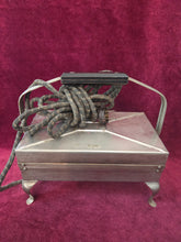 Load image into Gallery viewer, Electric Waffle Iron 111

